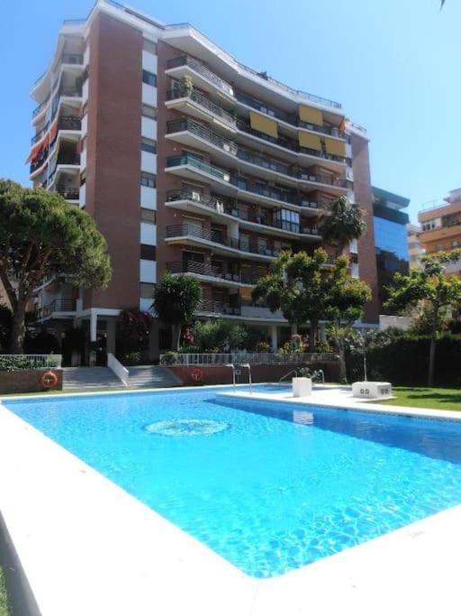 Central Beach Apartment With Free Parking And Pool Marbella Esterno foto
