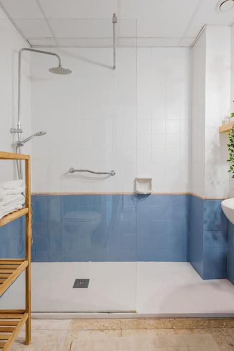 Central Beach Apartment With Free Parking And Pool Marbella Esterno foto